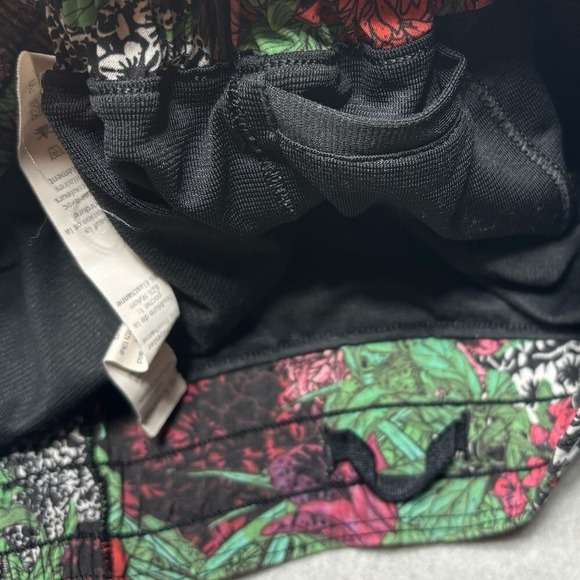 Lululemon 6 Tall Hotty Hot Short‎ II Zen Garden Multicolored Black Mesh 4 Inseam - Picture 7 of 15